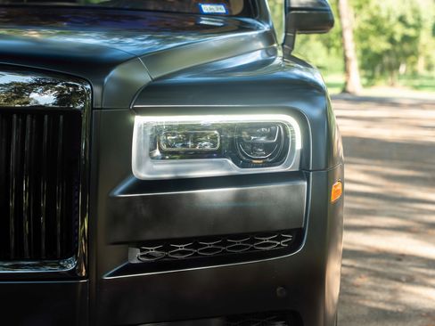 Used 2023 Rolls-Royce Cullinan Black Badge w/ Leather Finishing Pack image 7