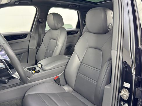 Used 2022 Porsche Cayenne Platinum Edition AWD/4WD image 39