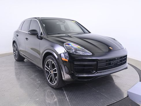 Used 2023 Porsche Cayenne Turbo AWD/4WD image 9