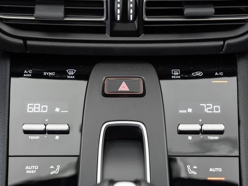 Certified 2026 Porsche Macan AWD/4WD image 19