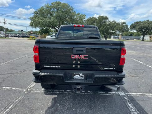 Used 2015 GMC Sierra 2500 Denali w/ Duramax Plus Package AWD/4WD image 7