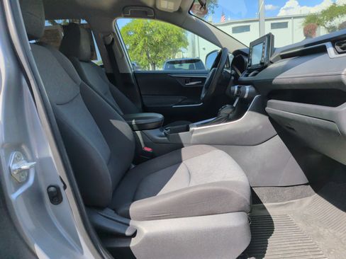 Used 2021 Toyota RAV4 XLE FWD image 32