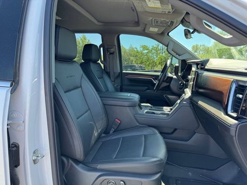 Used 2025 GMC Sierra 3500 Denali w/ Denali Reserve Package AWD/4WD image 16