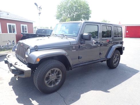 Used 2017 Jeep Wrangler Unlimited Sahara AWD/4WD image 3