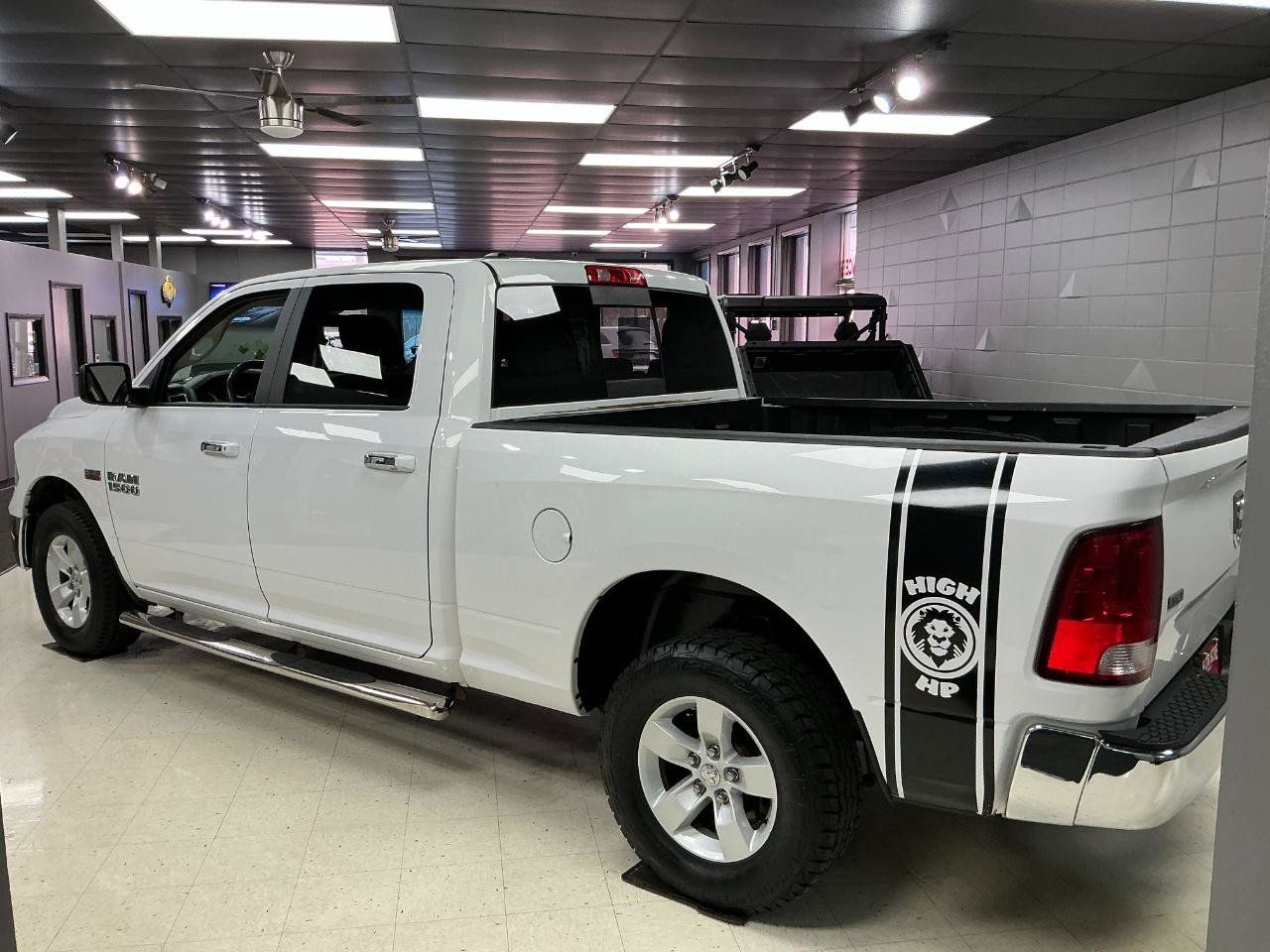 Used 2017 RAM 1500 Classic SLT AWD/4WD image 4