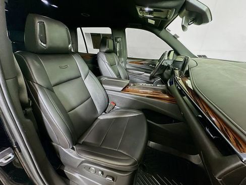 Used 2021 Cadillac Escalade Luxury AWD/4WD image 35