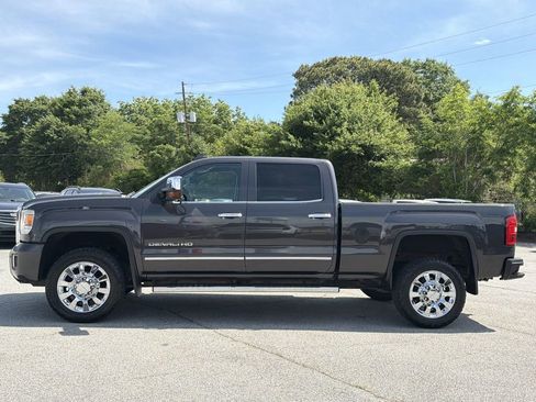 Used 2015 GMC Sierra 2500 Denali w/ Duramax Plus Package AWD/4WD image 19