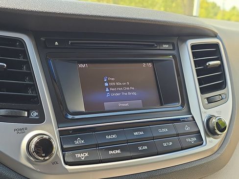 Used 2017 Hyundai Tucson SE w/ SE Popular Package 02 AWD/4WD image 16