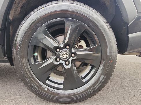 Used 2021 Toyota RAV4 XLE FWD image 9
