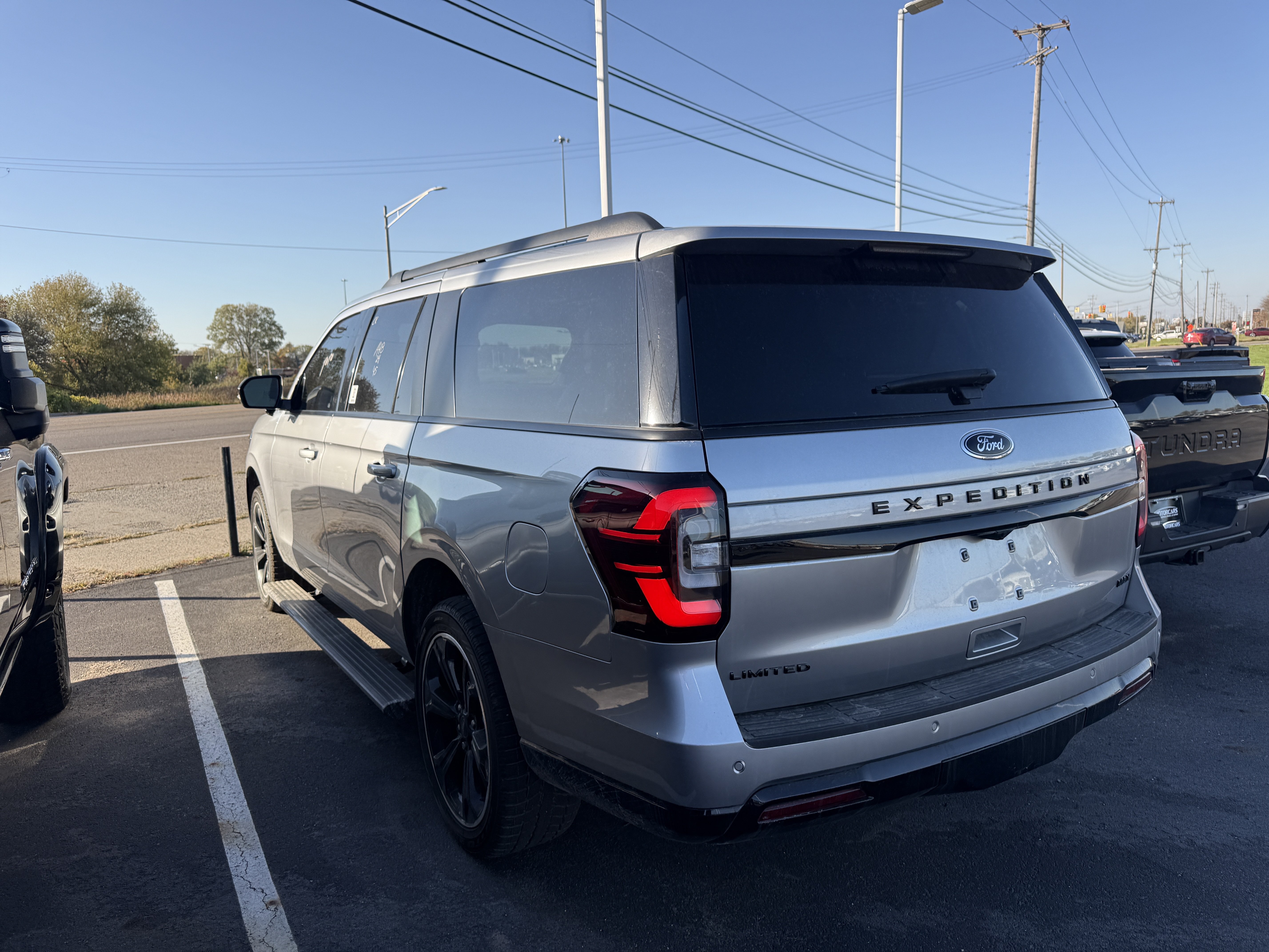 Used 2024 Ford Expedition Max Limited AWD/4WD image 3