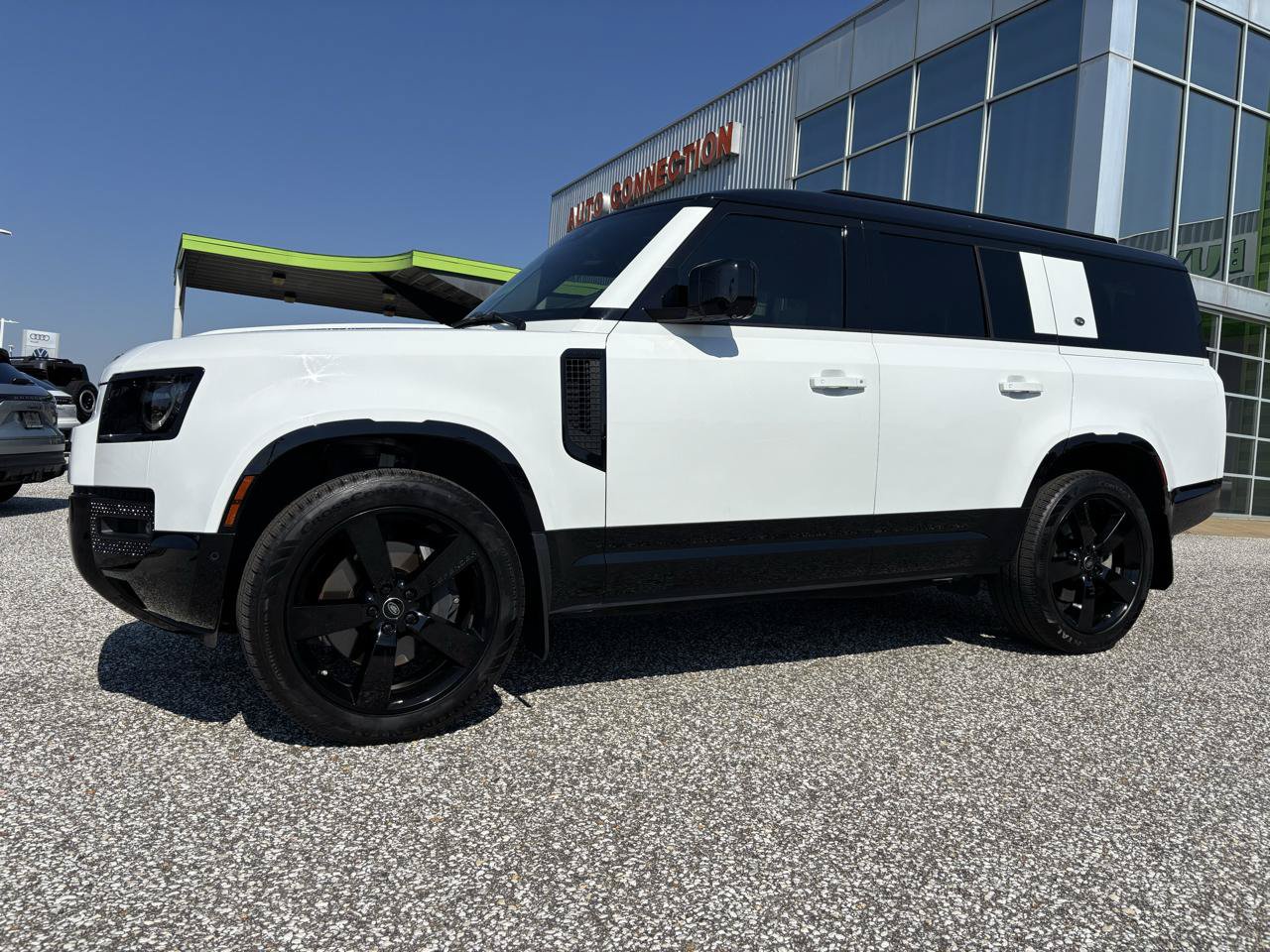 Used 2023 Land Rover Defender 130 X-Dynamic SE AWD/4WD image 3