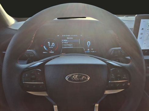 Used 2025 Ford Explorer ST image 17