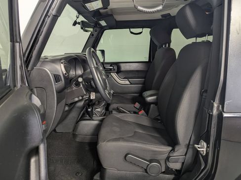 Used 2018 Jeep Wrangler Sport AWD/4WD image 11