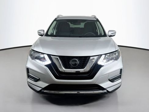 Used 2019 Nissan Rogue SV FWD image 2