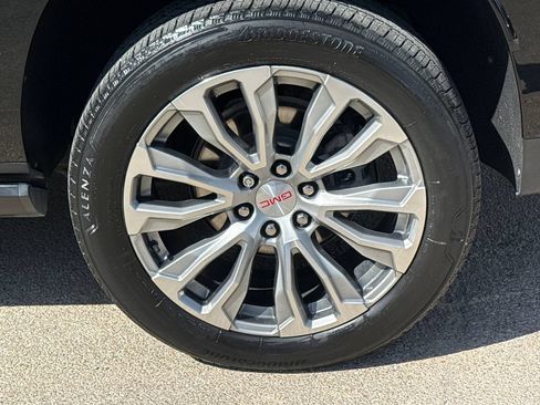 Used 2023 GMC Yukon XL Denali AWD/4WD image 9