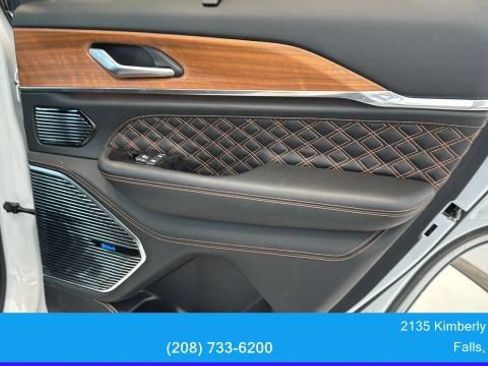 Used 2024 Jeep Grand Cherokee Summit AWD/4WD image 43