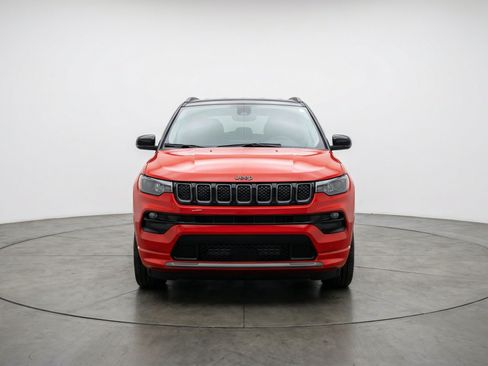 Used 2025 Jeep Compass Limited AWD/4WD image 2