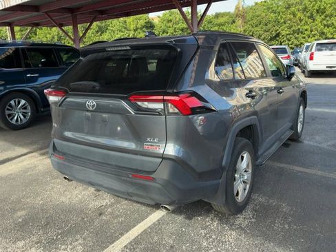 Used 2021 Toyota RAV4 XLE w/ Convenience Package image 7
