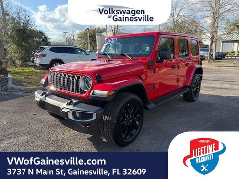 Used 2025 Jeep Wrangler Sahara image 2