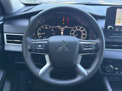 Used 2024 Mitsubishi Outlander SE AWD/4WD image 24