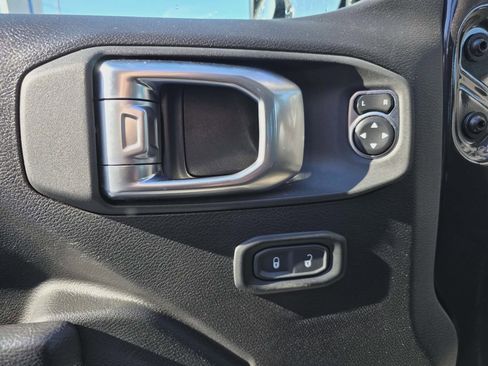 Used 2024 Jeep Wrangler Willys image 16