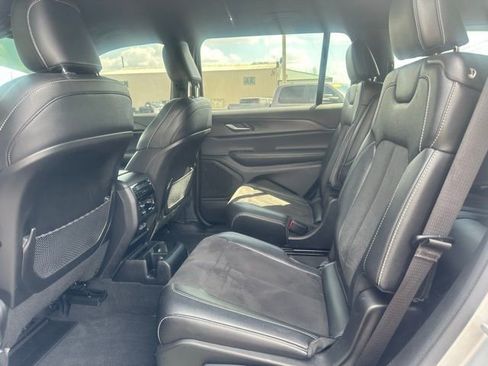 Used 2023 Jeep Grand Cherokee L Laredo AWD/4WD image 18