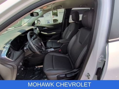 Certified 2024 Buick Encore GX Sport Touring AWD/4WD image 18