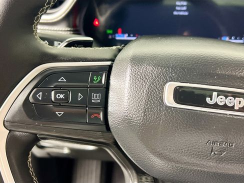 Used 2023 Jeep Grand Cherokee L Laredo image 18