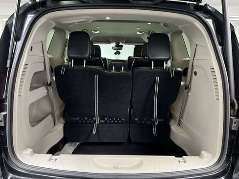 Used 2023 Chrysler Pacifica Touring-L FWD image 25