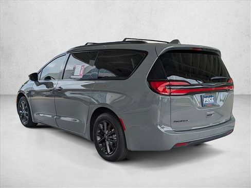 Used 2021 Chrysler Pacifica Touring-L w/ S Appearance Package FWD image 8