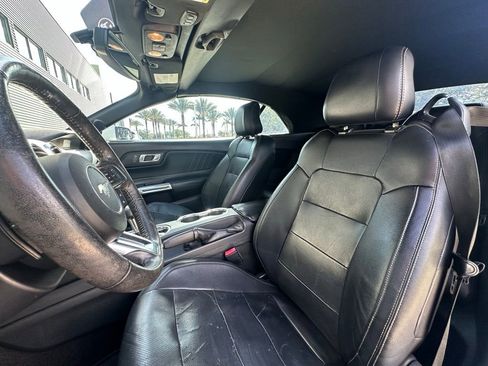 Used 2017 Ford Mustang Premium image 5