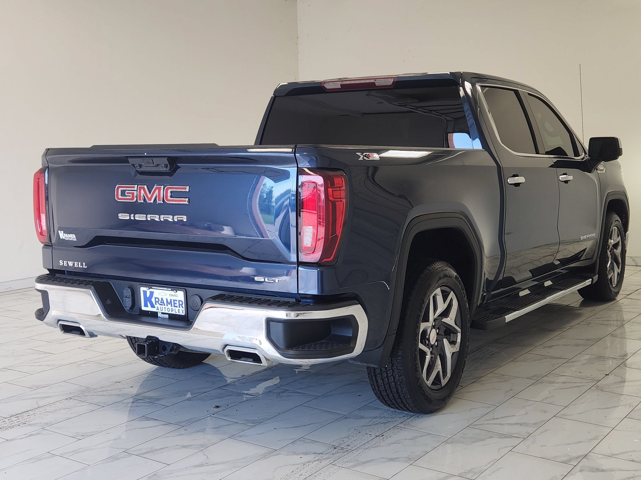 Used 2023 GMC Sierra 1500 SLT AWD/4WD image 5