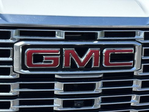 Used 2025 GMC Yukon XL Denali RWD image 8