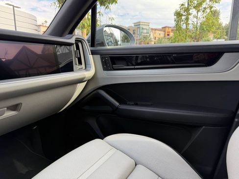 Certified 2024 Porsche Cayenne S AWD/4WD image 25