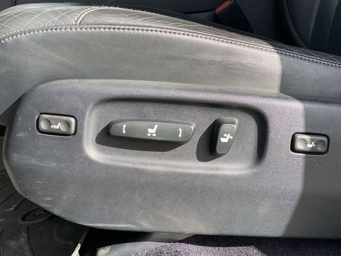 Used 2017 Lexus LX 570 4WD w/ Luxury Package image 14