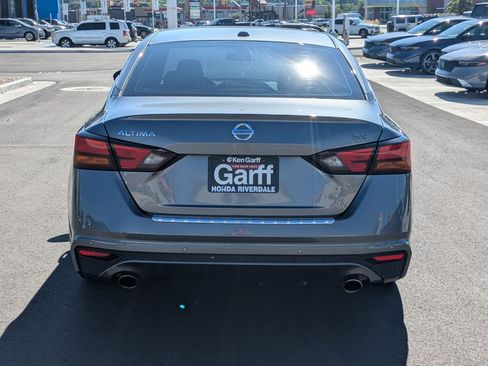 Used 2022 Nissan Altima 2.5 SR FWD image 7