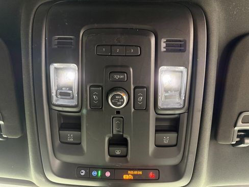 Used 2022 GMC Yukon XL Denali image 31