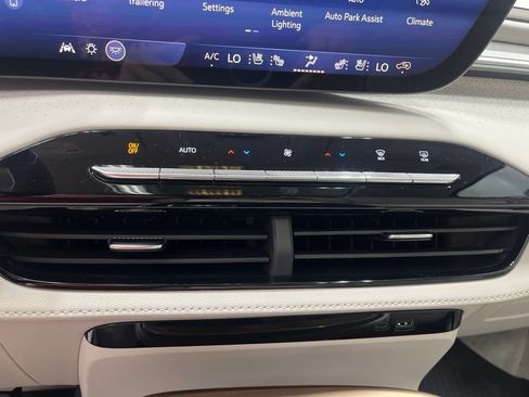 New 2026 Buick Enclave Avenir w/ Super Cruise Package AWD/4WD image 18