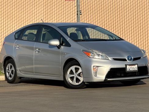 Used 2012 Toyota Prius Three FWD image 2