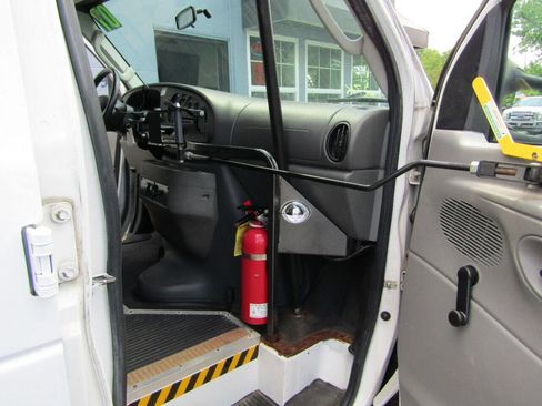 Used 2007 Ford E-350 and Econoline 350 Extended Super Duty image 13