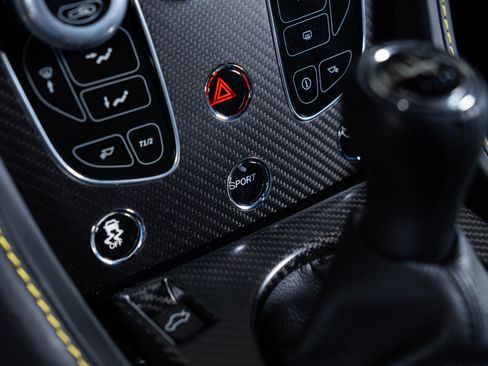Used 2017 Aston Martin V12 Vantage S RWD image 17