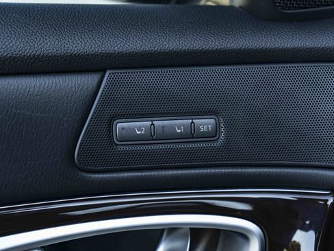 Used 2018 INFINITI Q70 Luxe RWD image 38