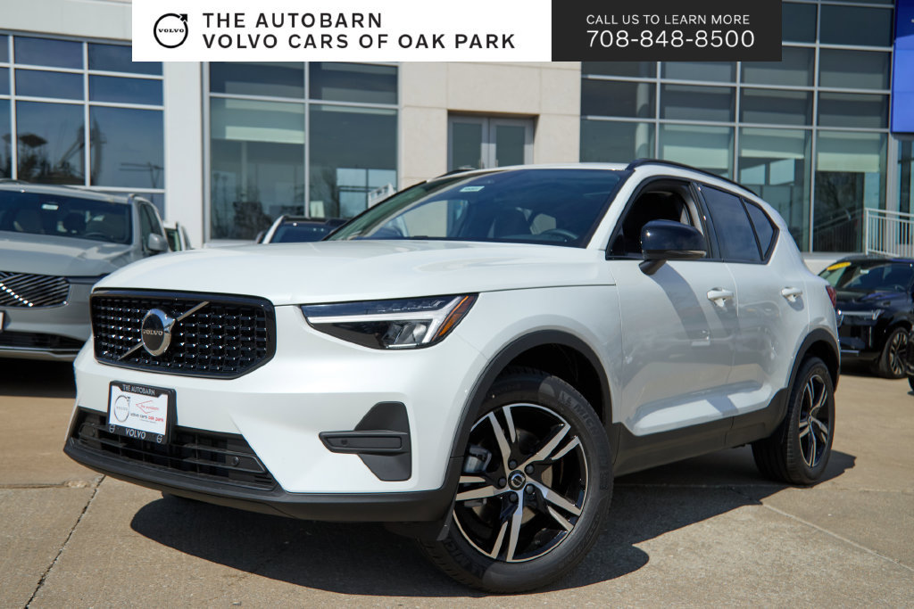 New 2026 Volvo XC40 B5 Core w/ Climate Package AWD/4WD image 1