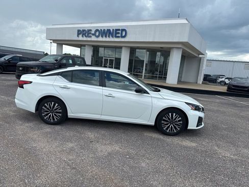 Used 2025 Nissan Altima 2.5 SV FWD image 22
