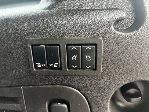 Used 2015 Chevrolet Suburban LTZ image 17