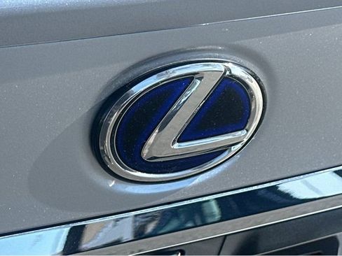 Used 2022 Lexus ES 300h w/ Premium Package image 19