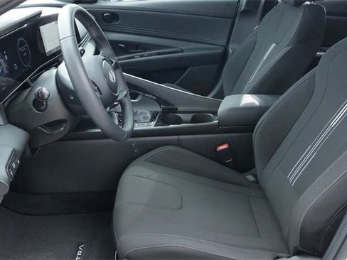 Certified 2025 Hyundai Elantra SEL image 10