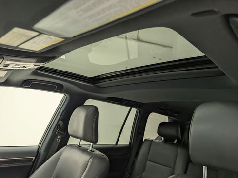 Used 2022 Lexus GX 460 Luxury w/ Accessory Package image 15