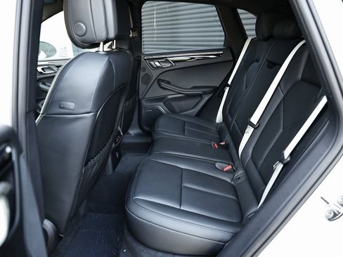 New 2026 Porsche Macan image 30