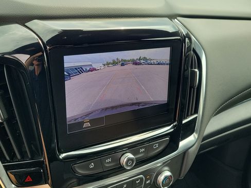 Used 2023 Chevrolet Traverse LT FWD image 27